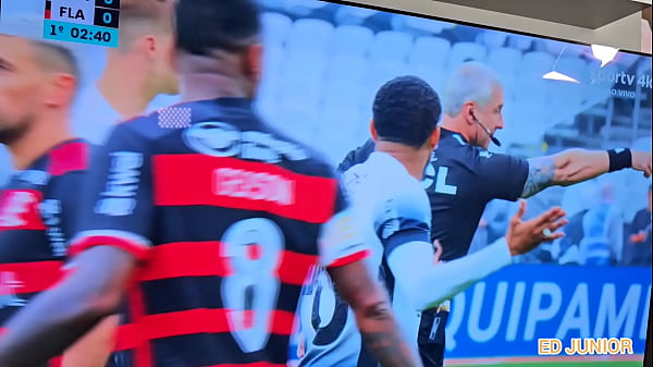 CARIOCA FLAMENGUISTA VAI ASSISTIR AO JOGO NA CASA DO CORINTHIANO E CAI NA PIROCA(COMPLETO NO RED E NO SHEER)