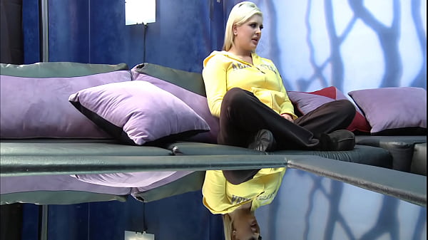 Curvy girlfriends share cock in a mad sex threesome and swap cum at the end