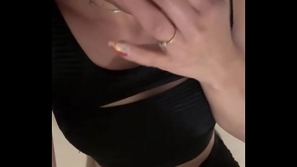 DESPUES D EMI RUTINA DE GYM ME QUEDE CALIENTE PASANDOME LOS APARATOS