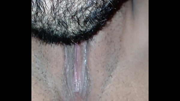 El me chupo todo el clitoris hasta llegar al orgasmo