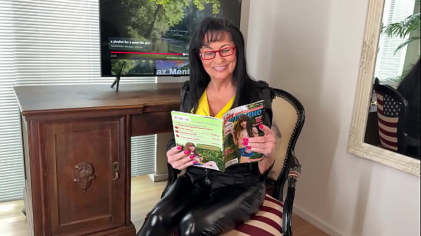 Enjoy my relaxed day with shaking my saggy boobs