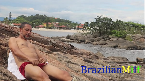 Fodendo a Manu Fox rabuda na beira da praia