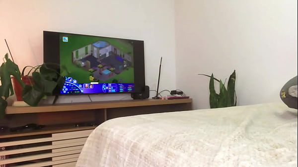 Free – squirting and peeing while masturbating my cunt