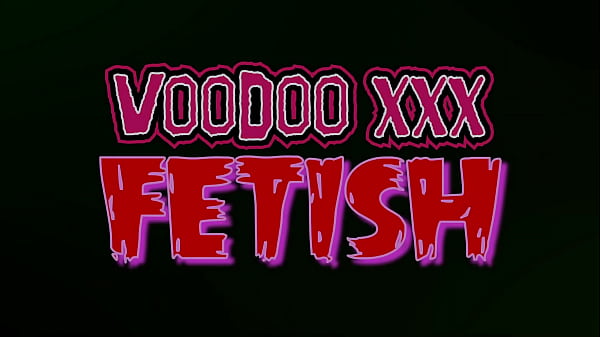 Hot tattoed MILF masturbates with oil