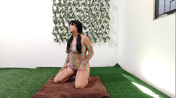 La ingenua y nueva SARITACOKETA está muy excitada realizando la prueba para empezar una doble penetracion profesional. muy pronto el video exclusivo en premium