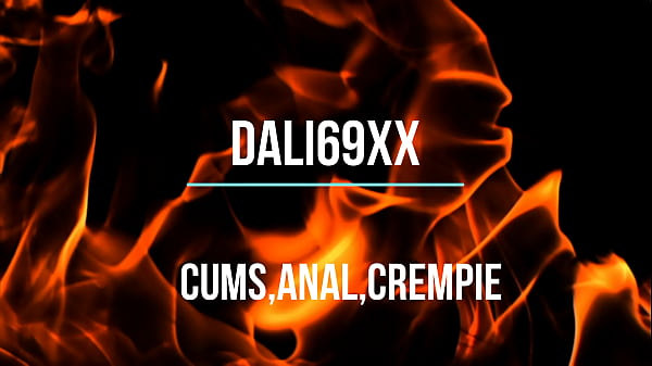 Madrastra tetona en la ducha la observo y me hago una paja.