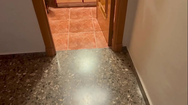 Mamada Sucia en el WC !! Chica sumisa quiere Lluvia Dorada !