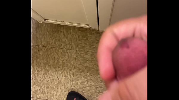 Masturbándome con un condon