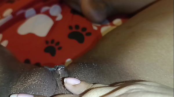 Me queda sola en casa y me saco un rico orgasmo