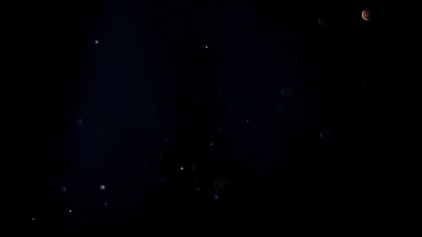 MILF gostosa trepando com 2 caras na frente do marido voyeur