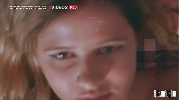 Minha prima veio passar uns dias em casa e eu dei um grande pau pra ela se divertir! COMPLETO NO RED