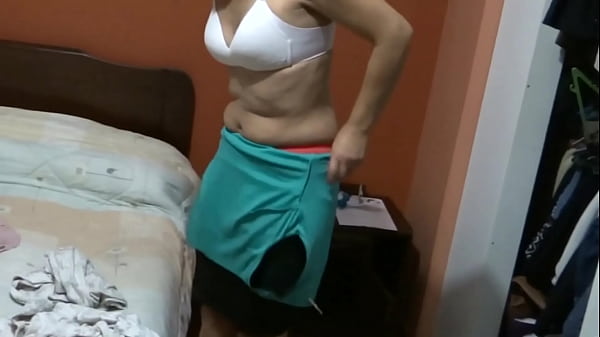 My step aunt’s stepdaughter gets dressed and undresses in front of me, she asks me to masturbate and give her a cumshot on her ass