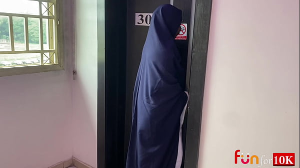 Northern hausa lady sneaks into hotel room to get fucked by her boy toy
