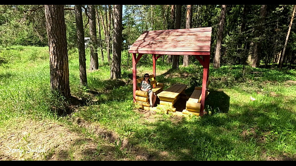 Outdoor seduction of a stranger: blowjob and pussy sex in the forest