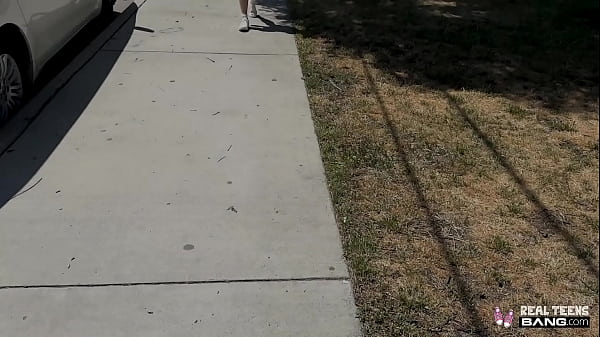 Porn Newbie McKenna Lynn Gets Filled