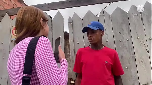 Samantha Munhoz se perdeu na favela e tomou surra de piroca – Parte 1 – Gratis #