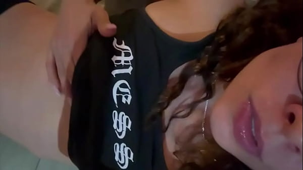 SE MASTURBA RIQUISMO DESPUES DE LLEGAR DE UN LATGO VIAJE RICO