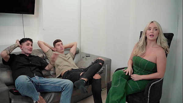 Trailer Hot wife le pone los cuerno al marido con los amigos, el se entera y terminaron haciendo un GangBang