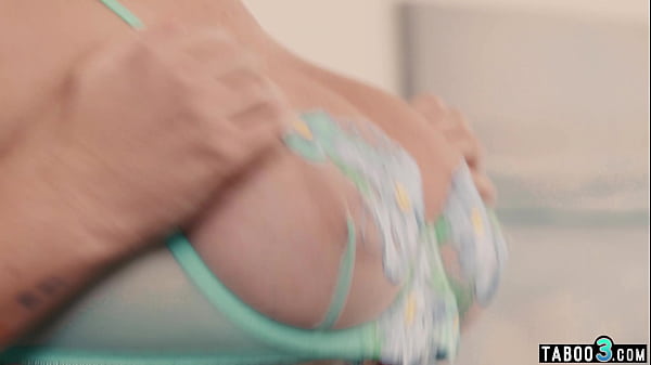 Big booty MILF blondie Jenna Starr masturbating and fucking a big dick