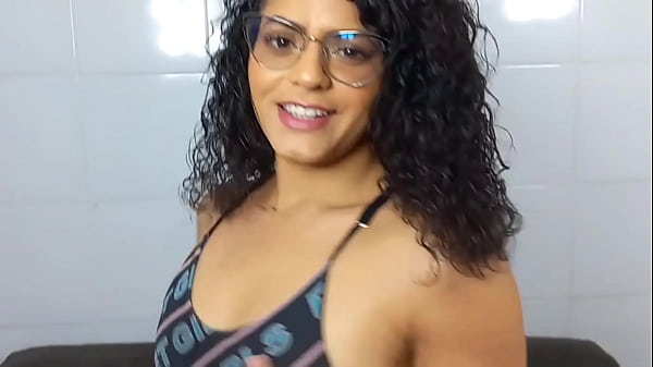 BRASILEIRA RABUDA CHORANDO NA PICA! ( COMPLETO NO SHEER )