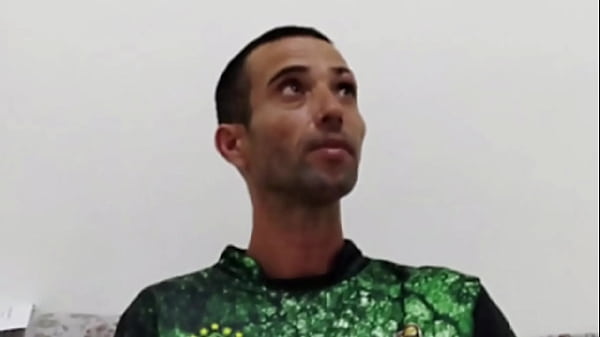 ciumenta jogou meu celular no chão mas acabou sentando no meu pau até gozar gostoso