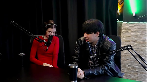 Era um CLT ferrado, recebeu convite pra entrar no pornô, a mãe deu um conselho, transou com uma menina que gemia alto e quase foi preso – Yastrixx & Dixon (WATCH ON: SHEER/RED)