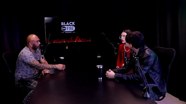 Gostava de ler hot e BDSM, gravou com um novinho, ficou chocada com o vazamento, foi demitida por ser arrogante, e a Martina… – Yastrixx & Dixon (WATCH ON: SHEER/RED)