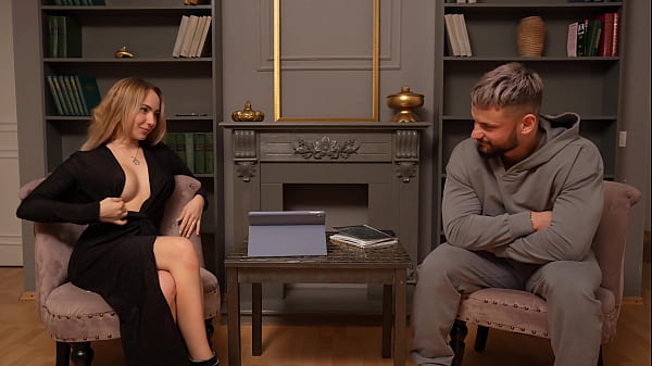 My hot psycologyst taught me how to fuck a woman