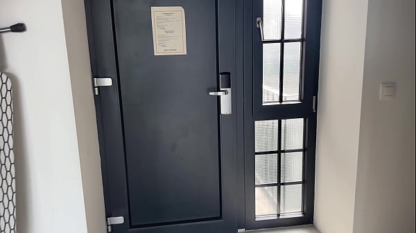 Neighbor Gave Me Her Vagina as a Welcome to the Building – Kate Quinn