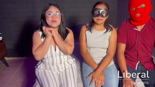 Pareja disfruta su primer encuentro Cuckold, su esposo la deja estar con 2 chicos.