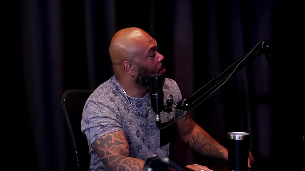 Se exibiu de lingere depois de responder em quem mama, senta e passa – Yastrixx & Dixon (WATCH ON: SHEER/RED)