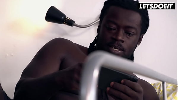 Slutty Traveler Sarah Kay Stretched Out By BBC At Hostel – HORNY HOSTEL